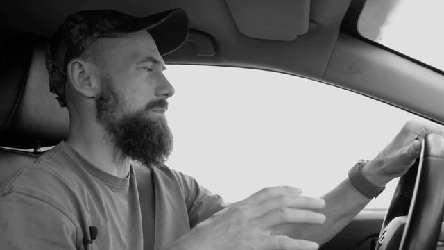 РАЗБОРКИ с ТАКСИСТАМИ!! НЕЛЕГАЛЫ заняли ВОКЗАЛ и никого НЕ ПУСКАЮТ!! 