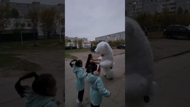 Мишка УСИНСК неожиданно передал поздравление от мамы) смотреть онлайн