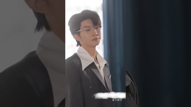 【Multi SUB】女人遭畜生渣男出軌直接當衆悔婚，竟直接拉起旁邊服務生的手讓男人娶她，誰知服務生的真實身份竟然是霸道總裁《闪婚嫁给服务生》1-92集全 #女频 #言情 #霸道总裁 #虐恋 #灰姑