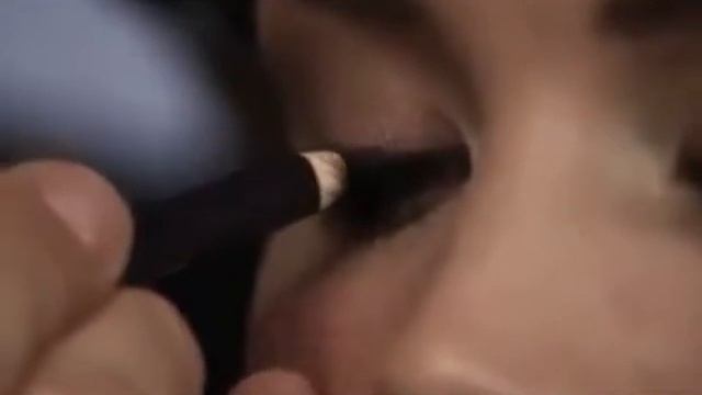 Макияж глаз "Сделайте глаза более выразительными" смотреть онлайн