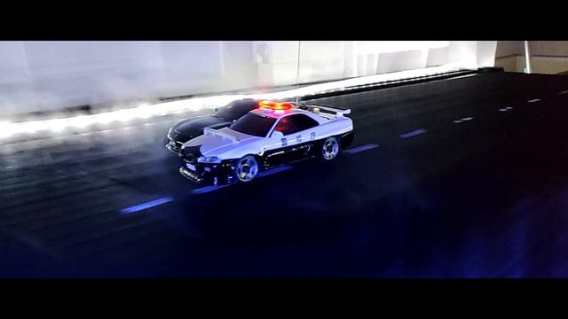 Mazda RX7 FD vs BNR34 ? Police ? (treadmill racing kyosho mini-z) смотреть онлайн