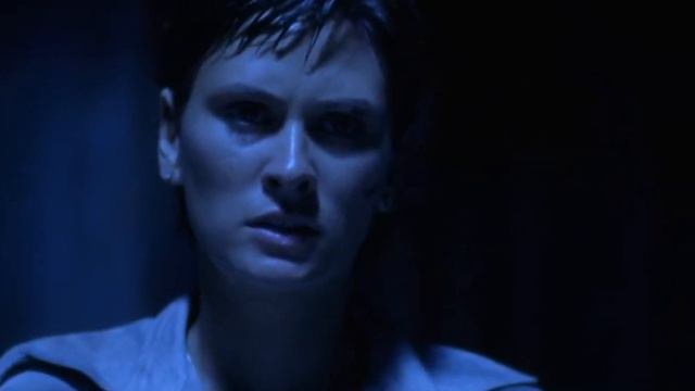 Crocodile 2 - Death Swamp (2002) - Crocodile saves Mia from near rape смотреть онлайн