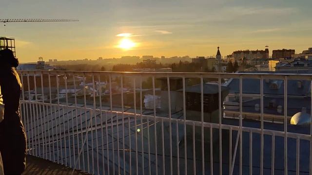 Наблюдательная площадка Омского планетария. Смотрим на молодую Луну. смотреть онлайн