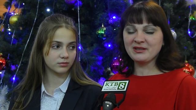 Одаренные дети поднялись на сцену дворца культуры и получили памятные подарки из рук главы города смотреть онлайн