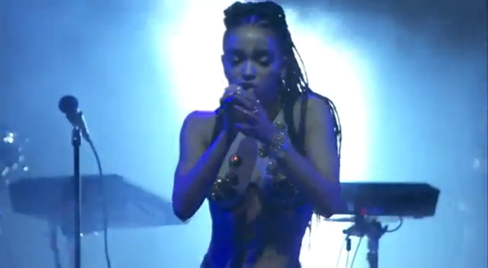 FKA Twigs  - Live Coachella 2015