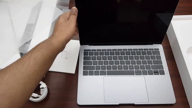 bought new macbook pro 2017 model...lots of problem on the first boot смотреть онлайн