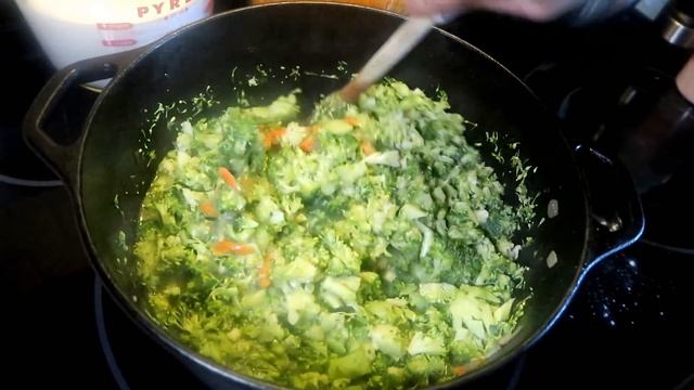 Broccoli Cheddar Soup (AMAZING) | Panera Broccoli cheddar soup copycat recipe смотреть онлайн