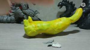 как слепить кинг гидору из пластилина.Гидора из фильма Годзилла 2: король монстров.