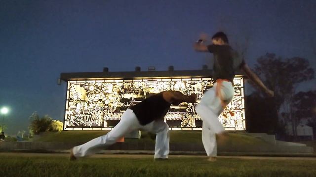 ENTRENAMIENTO TÉCNICO PARA ALUMNOS GRADUADOS | CLASE DE CAPOEIRA 2022 смотреть онлайн