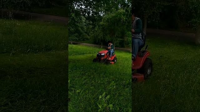 Коммунальная техника: садовый трактор газонокосилка с боковым выбросом травы. смотреть онлайн