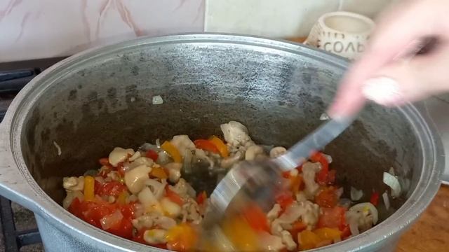 С внуками готовим обед// Малыши бабуле помогают// Прекрасное и полезное. смотреть онлайн