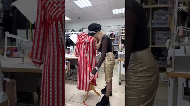 Как научиться вносить изюминку в любой элемент одежды? Моделирование платья! смотреть онлайн