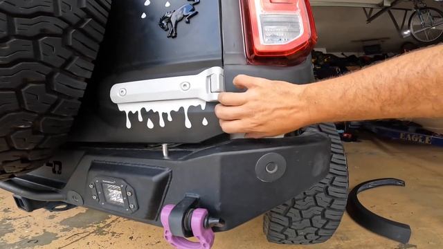 2021+ Ford Bronco Tail Light Removal смотреть онлайн