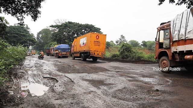Heavy Loaded Trucks in a Row Crossing Dangerous Pot Holes - Oil Tanker Truck - Cargo Truck Videos смотреть онлайн