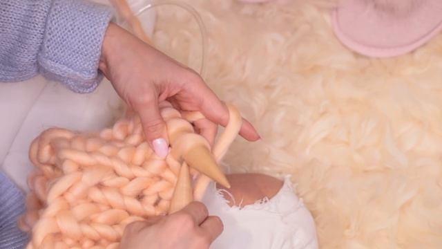 Как быстро и легко связать зимнюю шапку бини из толстой пряжи спицами за час (не Хельсинки) смотреть онлайн