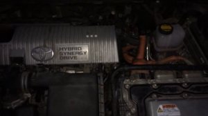 Toyota Prius 30 стучит на холодную...что это???