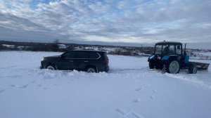 Лексус лх-570 в снежном поле