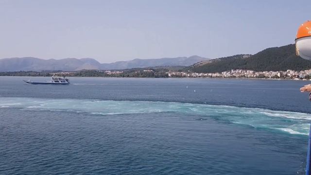Проезжаем остров Кoрфу.... Прибытие в порт Игуменица... Что с тестом на Корону ... смотреть онлайн
