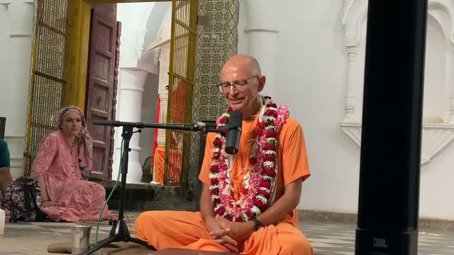 Камьяван с Бхакти Вигьяна Госвами на Говардхан-ретрит 2023 смотреть онлайн