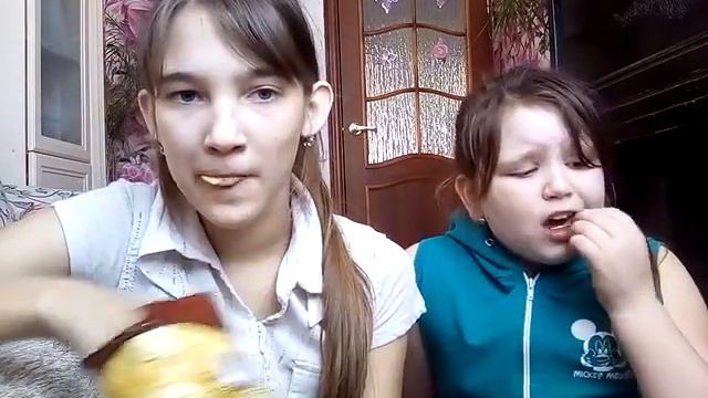 Чипсы челлендж. Я и моя подруга. Успей за 10 минут. смотреть онлайн