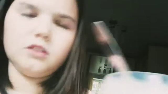 Пробую сделать слайм без клея 😠 смотреть онлайн