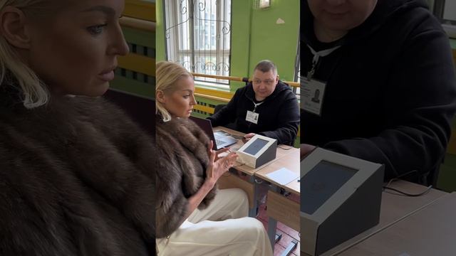 Анастасия Волочкова пришла на выборы смотреть онлайн
