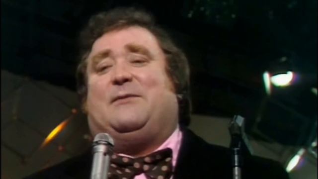 Bernard Manning - Man Buys A Parrot смотреть онлайн