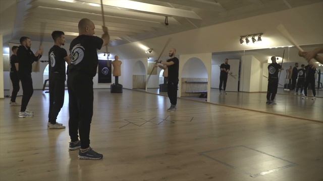 Упражнения с палкой / техника как крутить палку смотреть онлайн