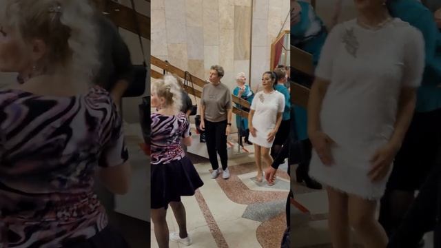 Танцуй пока молодая... 22.10.23 смотреть онлайн