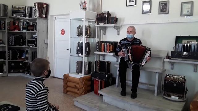 Лёва в #музей "ГАРМОНИ деда Филимона" г.Тула смотреть онлайн