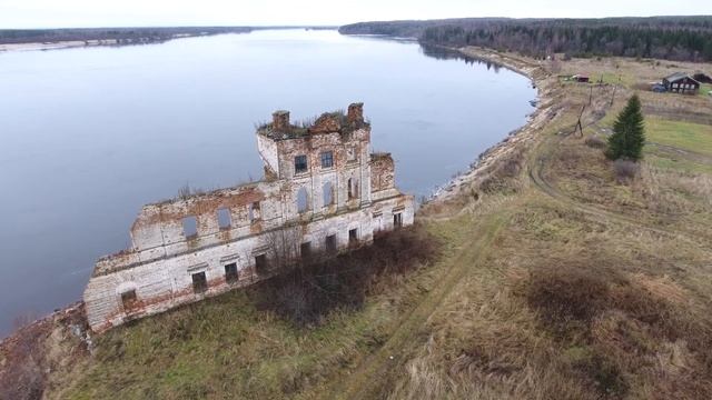 Суходол. Церковь на обрыве реки Вычегда. Осень, ноябрь 2020. смотреть онлайн
