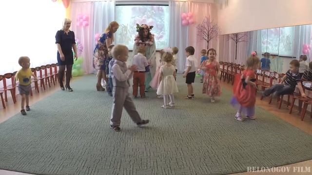 Утренник на 8 марта смотреть онлайн