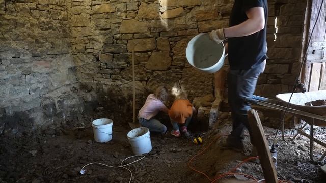 We bought an ABANDONED BARN in Italy. 7 MONTH RENOVATION TIMELAPSE restoring Old Stone House. смотреть онлайн