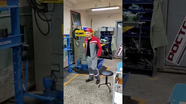 когда ты шлифовщик и думаешь что все шлифовальные станки на работе твои рабочие будни #shorts смотреть онлайн