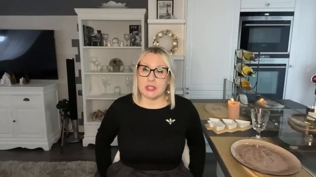 БОЛЬШЕ НЕ ЧУВСТВУЮ СЕБЯ ХОЗЯЙКОЙ смотреть онлайн