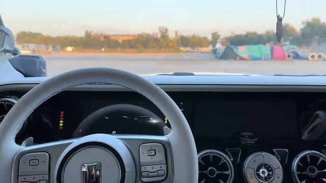 Tank300 запускается и отправляется с красивыми девушками #Tank300 #Мотоцикл #КрасивыеДевушки