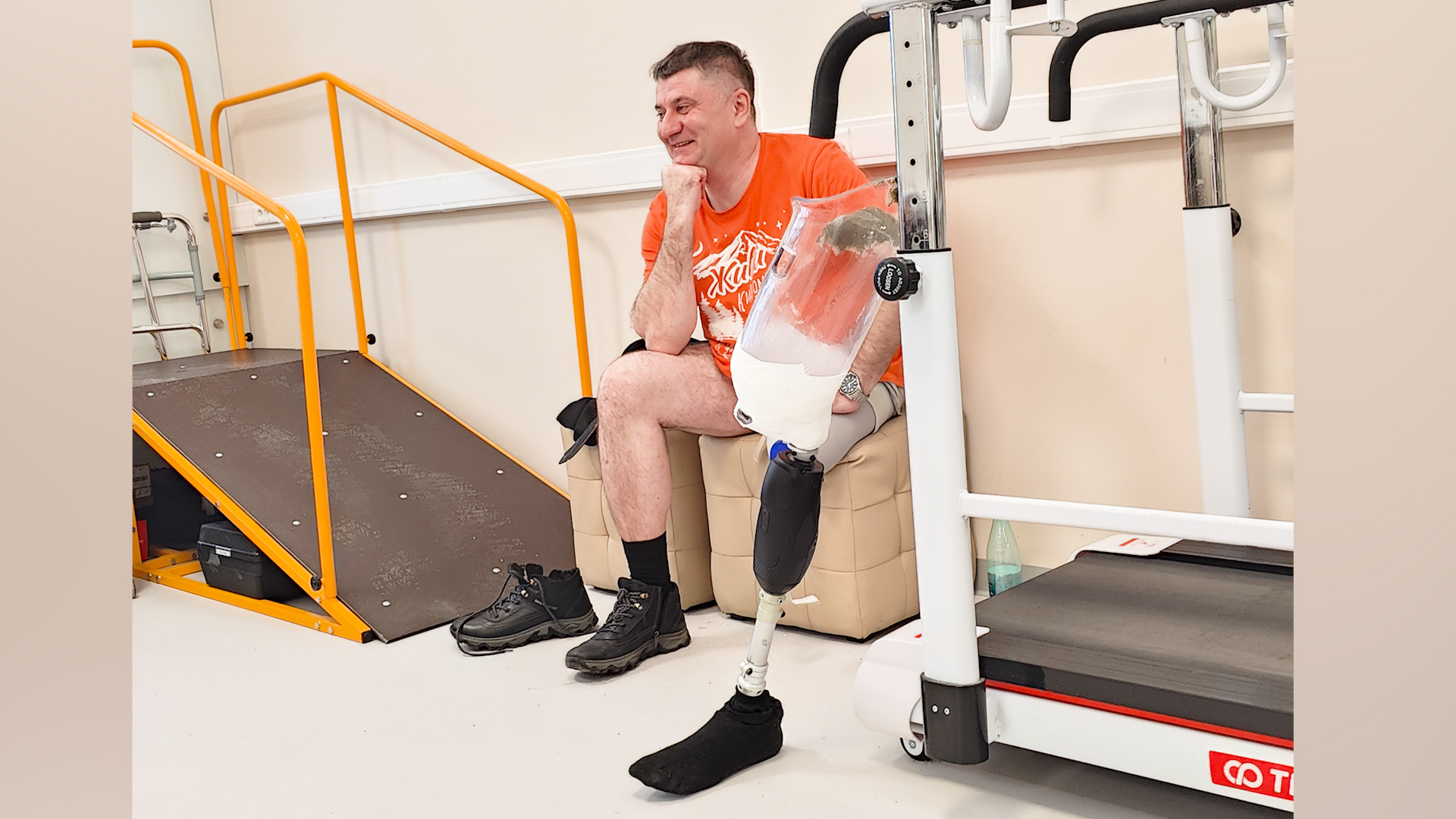 Новый протез ноги, новая коленка, новая стопа. смотреть онлайн