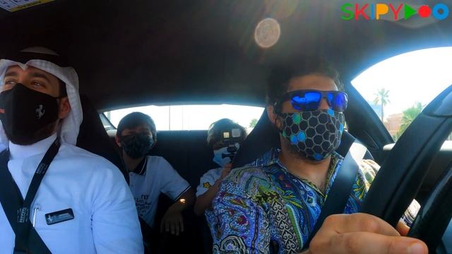 SKIPYDOO TEST DRIVES THE FERRARI ROMA! смотреть онлайн