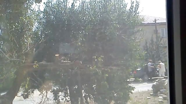 СТРАННЫЙ ПЕВЕЦ С ГИТАРОЙ НА УЛИЦАХ ВОЛГОГРАДА смотреть онлайн