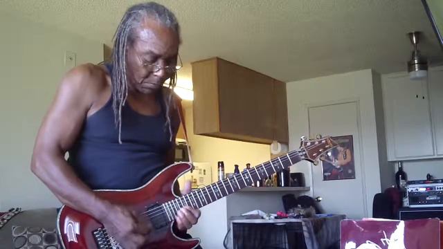 Schecter Hellraiser Passive Cherry W/FR смотреть онлайн