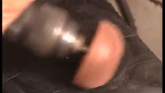 Ремонт вентиля на автомобильной камере материалами TipTop