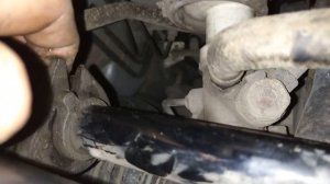 замена стоек , втулок переднего стабилизатора MITSUBISHI GRANDIS