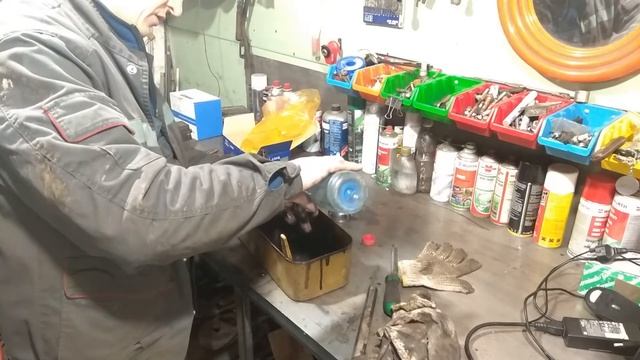 Как правильно заменить пильник ШРУСа на примере Hyundai Tucson смотреть онлайн