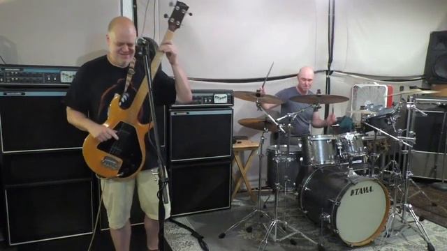 HEATBALL - Bass & Drums Session - Shadows Under him смотреть онлайн