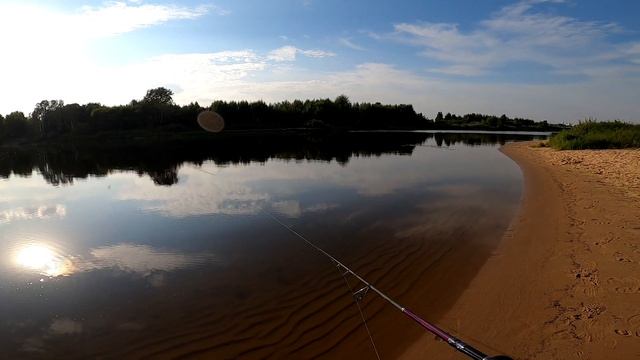 Пошла на рыбалку возле дома.Щука на ратлин от Rapala с берега. смотреть онлайн