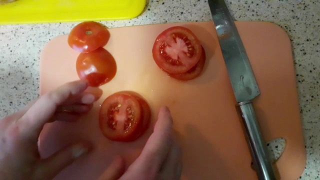 ВКУСНОЕ КУРИНОЕ ФИЛЕ КАПРЕЗЕ  С ПОМИДОРАМИ  И СЫРОМ