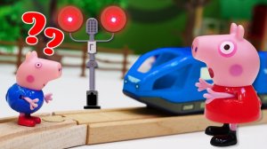 Пеппа и Джордж приехали на поезде в депо — Видео для детей про игрушки Свинка Пеппа на русском языке
