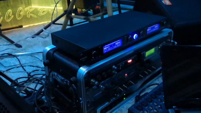 G-mark 440 VS Shure SLX2 смотреть онлайн