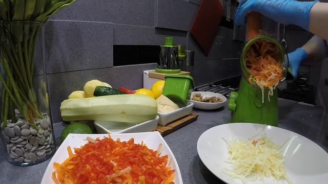 Ручная овощерезка (терка - мультислайсер) с тремя насадками. смотреть онлайн