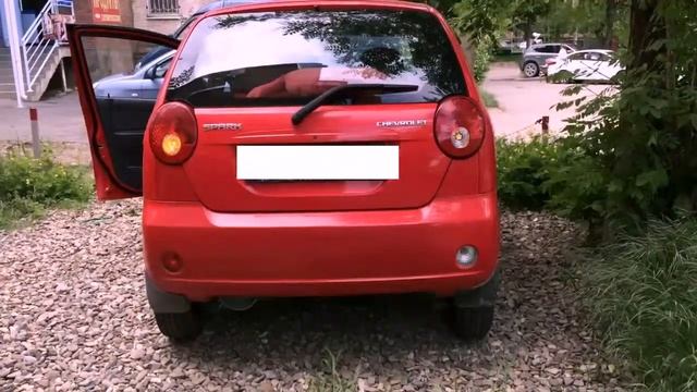 Светодиодная лампа с DLED.RU, артикул 1383 (справа). Очень слабая.